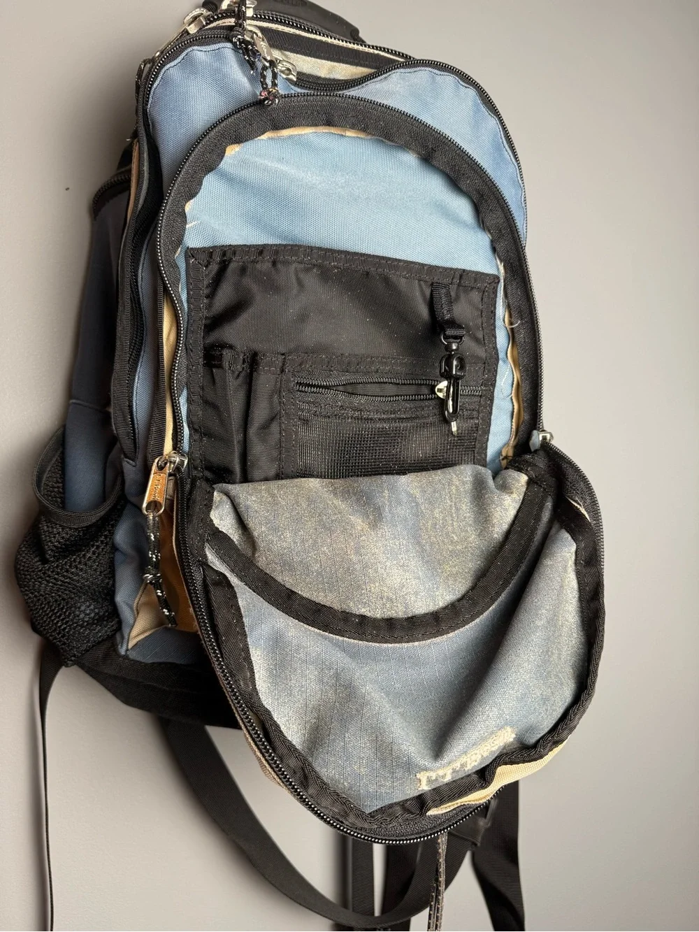 L.L. Bean Vintage 1990s Backpack Very Roomy, Multiple Pockets